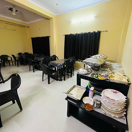 Laxmi Mahal Hotel Удайпур Екстериор снимка