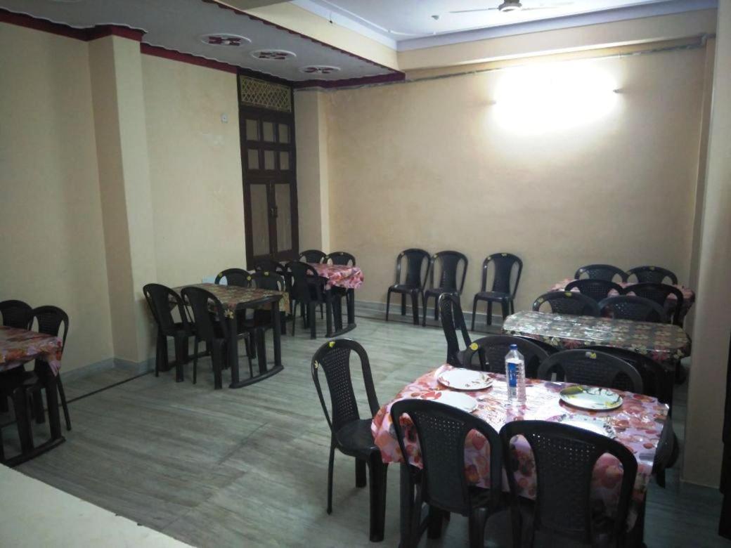 Laxmi Mahal Hotel Удайпур Екстериор снимка