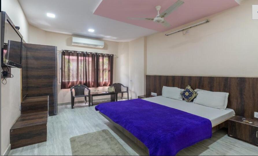 Laxmi Mahal Hotel Удайпур Екстериор снимка