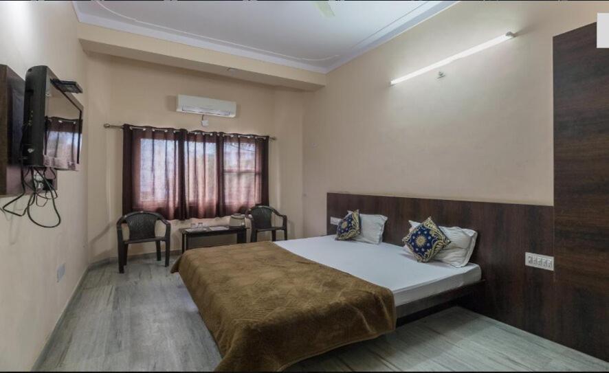 Laxmi Mahal Hotel Удайпур Екстериор снимка