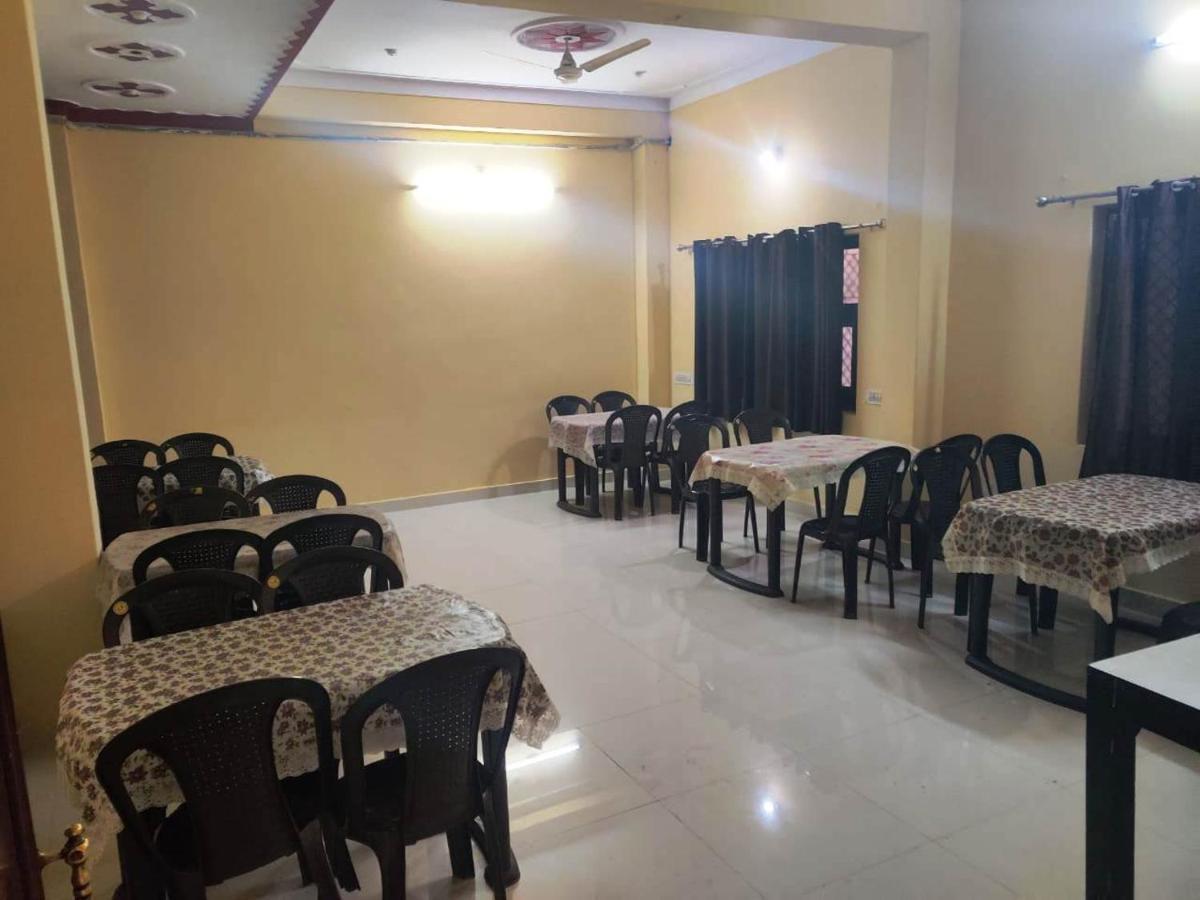 Laxmi Mahal Hotel Удайпур Екстериор снимка