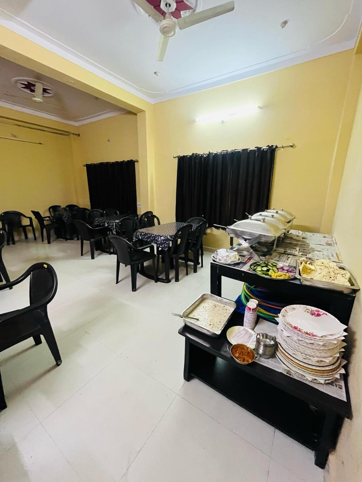 Laxmi Mahal Hotel Удайпур Екстериор снимка