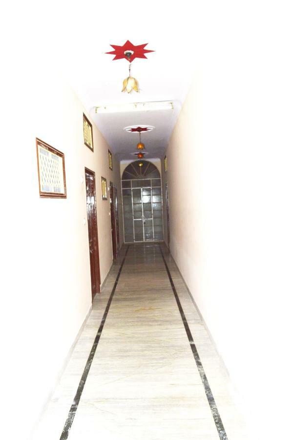 Laxmi Mahal Hotel Удайпур Екстериор снимка